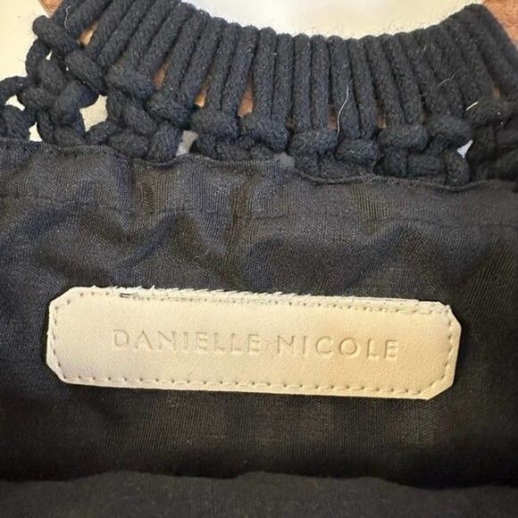 Danielle Nicole Macrame Boho Fringe Bag Wooden Handles - Picture 6 of 10